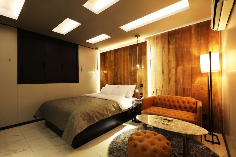 Rainbow Hotel