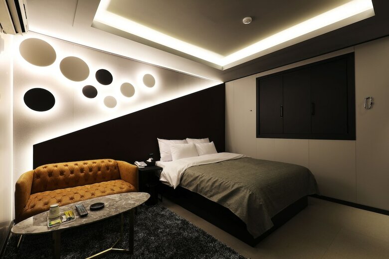 Rainbow Hotel