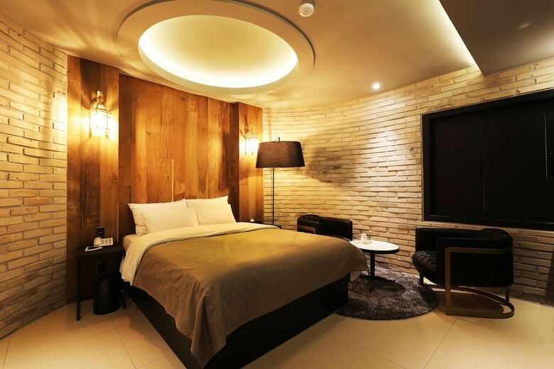 Rainbow Hotel