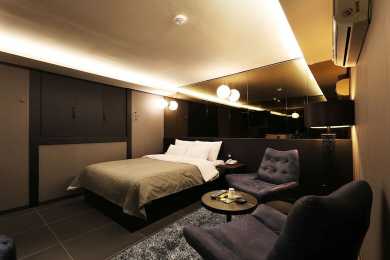 Rainbow Hotel