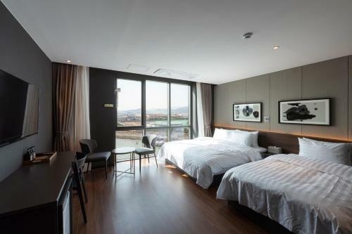 Brown-dot Hotel Shinho