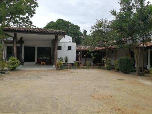 Hotel New Rest House - Mahiyanganaya