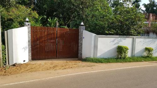 Hostal Hiriketiya Radiant House