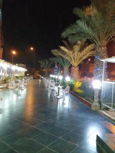 Hotel H�tel Hadaik Ain Asserdoune