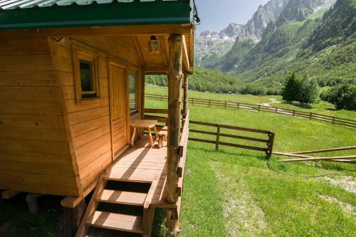 Lodge Bungalows Katun Maja Karanfil