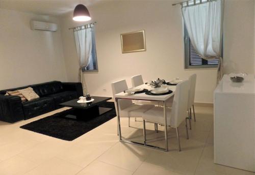 Lavender Bay Apartment C12