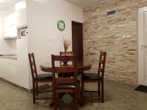Apartments Vukovi? Nikola