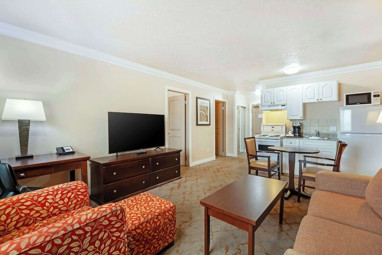 Best Western Plus Mirage Hotel And Resort