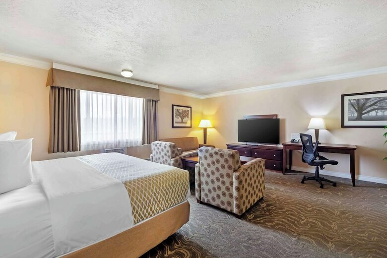 Best Western Plus Mirage Hotel And Resort