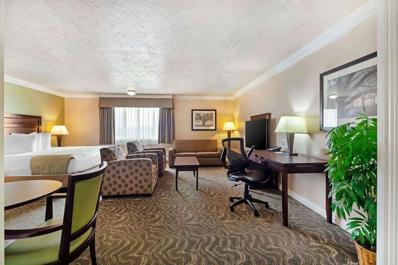 Best Western Plus Mirage Hotel And Resort