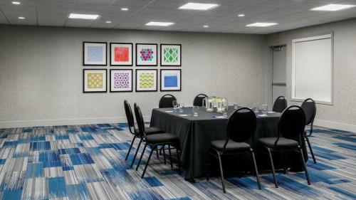 Hotel Holiday Inn Express Airdrie