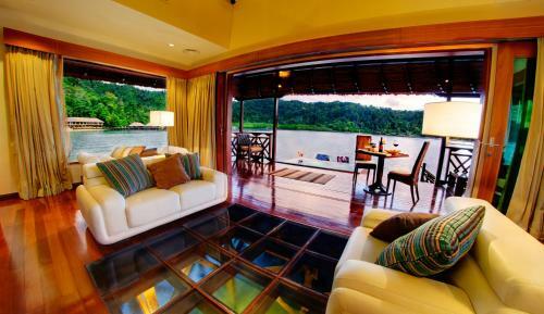 Hotel Gayana Marine Resort