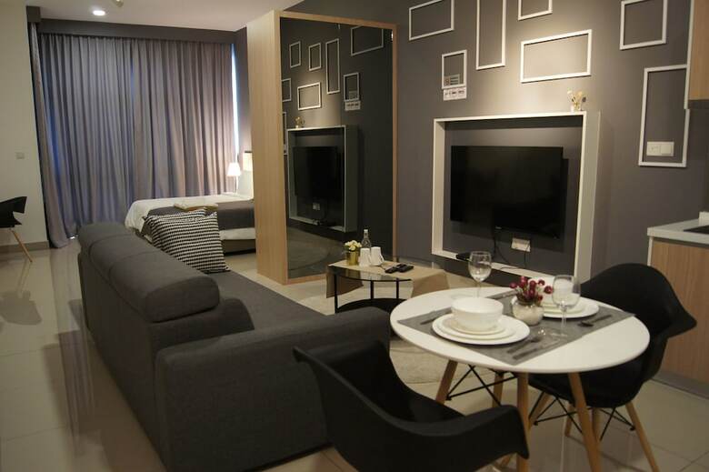 Hotel Twin Galaxy Suites By Iconic Bliss