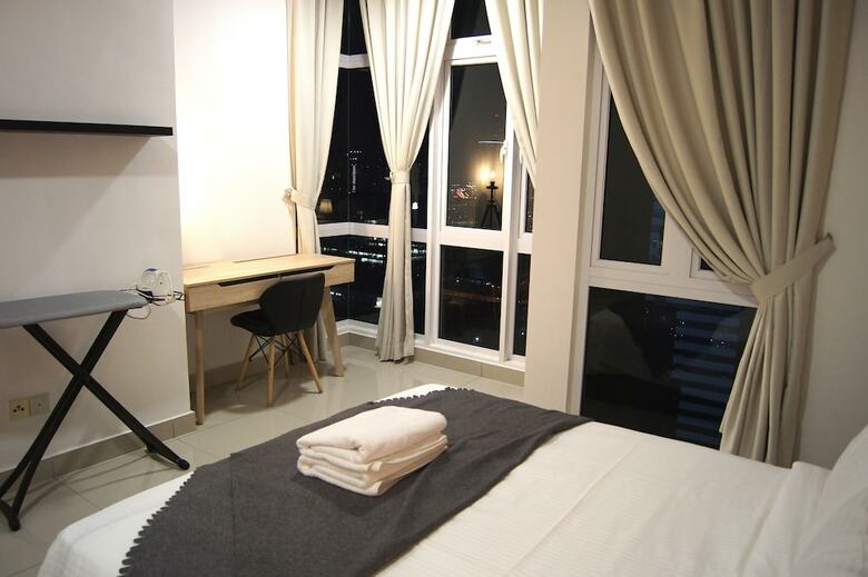 Hotel Twin Galaxy Suites By Iconic Bliss