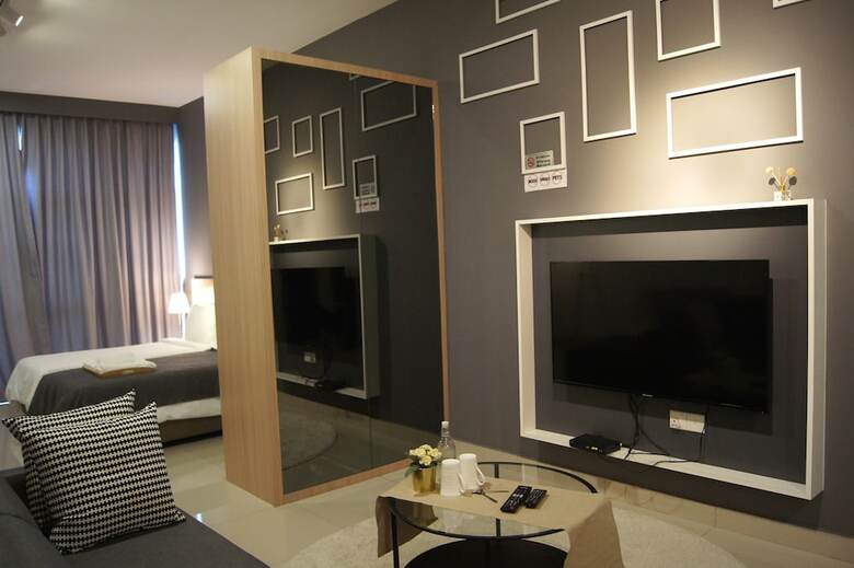 Hotel Twin Galaxy Suites By Iconic Bliss