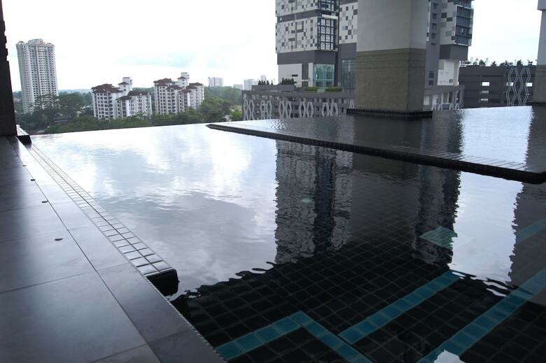 Hotel Twin Galaxy Suites By Iconic Bliss
