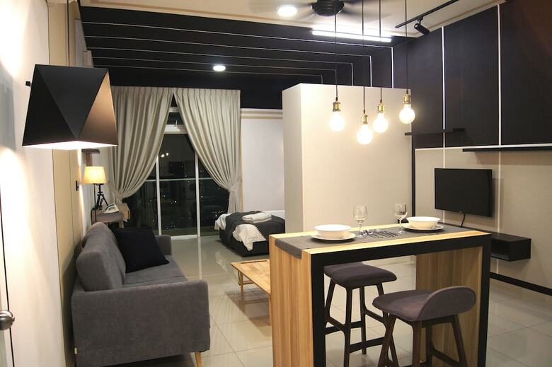 Hotel Twin Galaxy Suites By Iconic Bliss