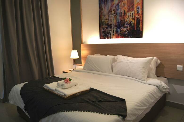 Hotel Twin Galaxy Suites By Iconic Bliss