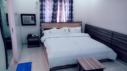 Mayoral Hotel & Suite