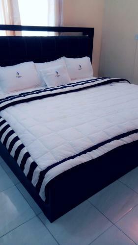 Mayoral Hotel & Suite