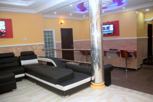 Mayoral Hotel & Suite