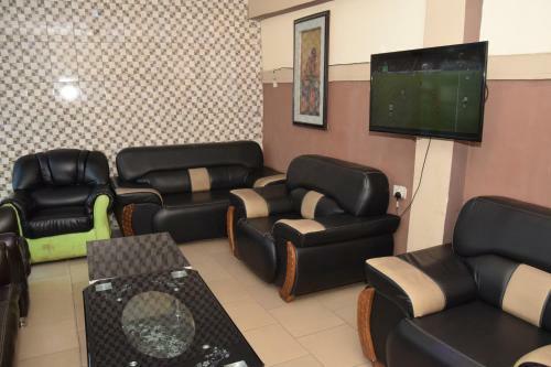 Hostal De'elites Pool Bar & Inn