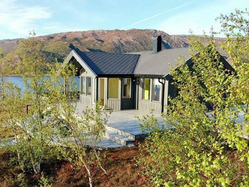 Three-bedroom Holiday Home In Inndyr