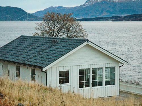 Two-bedroom Holiday Home In Aver�y 3
