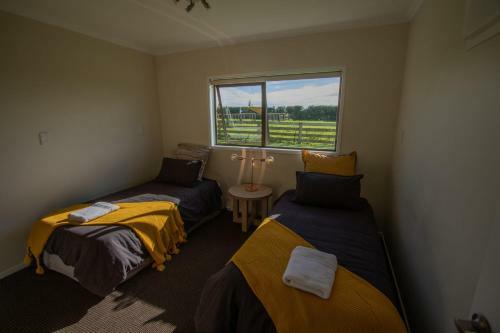 Wills On The Water - Beachfront Apartment