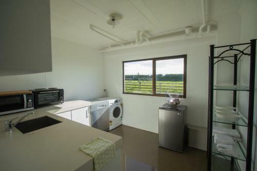 Wills On The Water - Beachfront Apartment