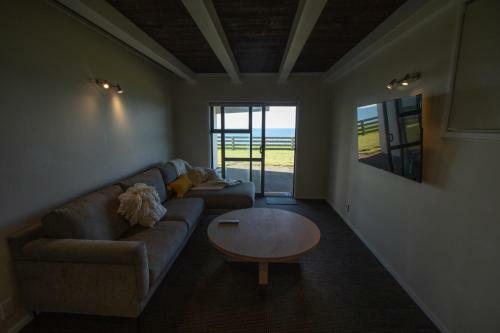 Wills On The Water - Beachfront Apartment