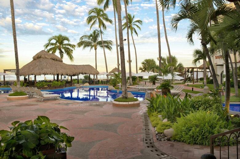 Hotel Plaza Pelicanos Grand Beach Resort