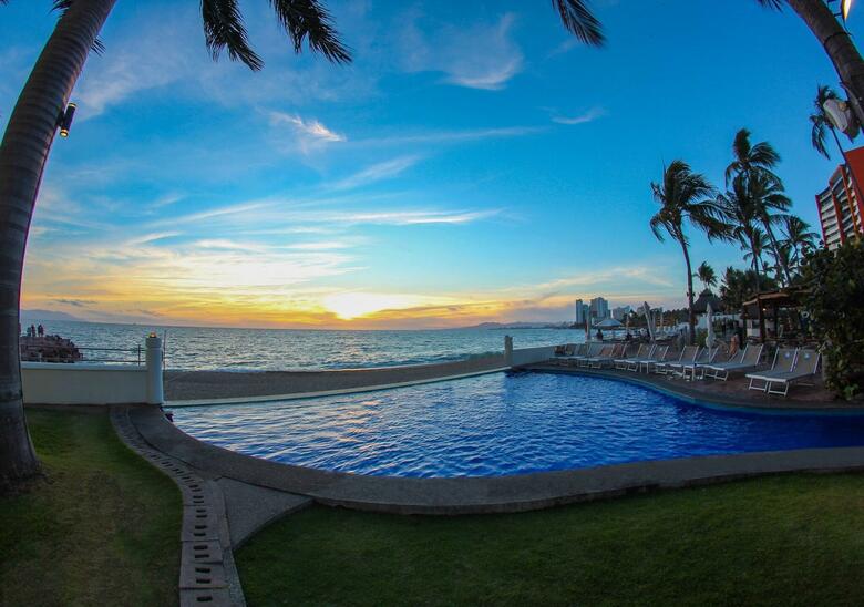 Hotel Plaza Pelicanos Grand Beach Resort