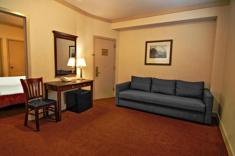 Night Hotel Broadway