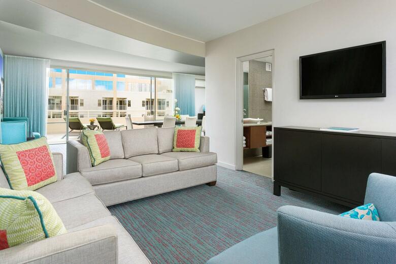 Hotel Courtyard By Marriott Waikiki Beach