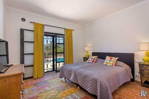 Sambada Villa Sleeps 10 Pool Air Con