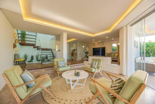 Gale Villa Sleeps 8 Air Con Wifi