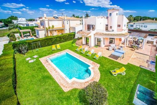 Gale Villa Sleeps 8 Pool Air Con Wifi