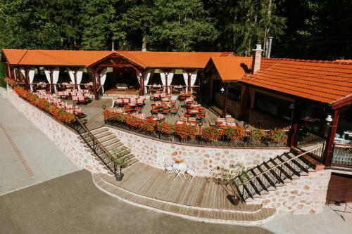 Hotel Lacu Rosu