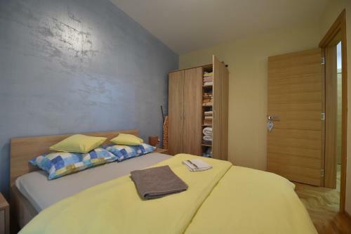 Apartment Sinisa With Garage