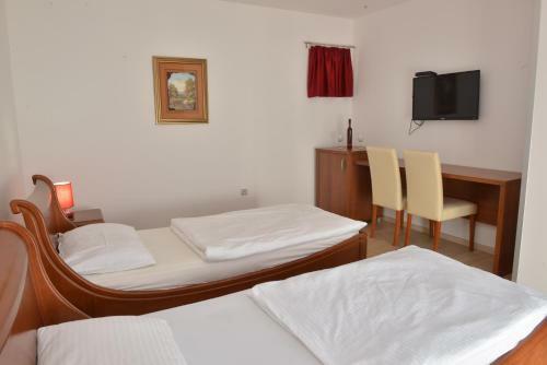 Apartment And Rooms In Club