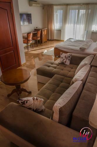 Apartment And Rooms In Club