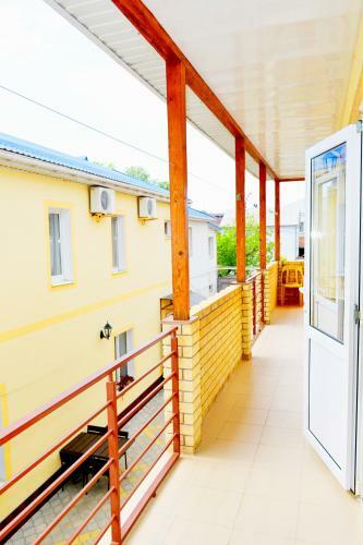 Hostal Guest House Tri Sestri