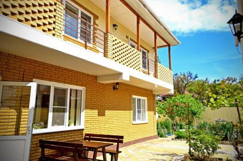 Hostal Guest House Tri Sestri