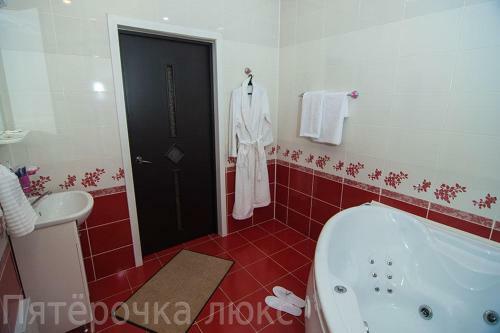 Hotel Pyaterochka Lux