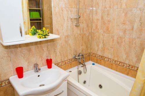 Rent-?????? Apartment On 25 Let Oktyabrya 11