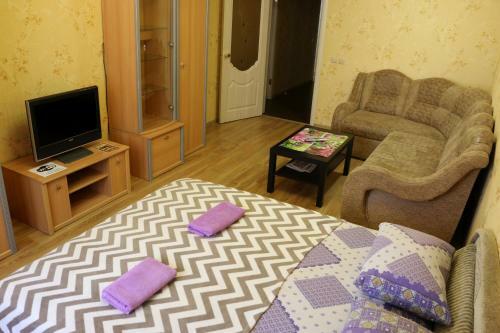 Apartment On 2nd Metallistov