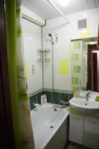 Apartaments On Shirokaya 36
