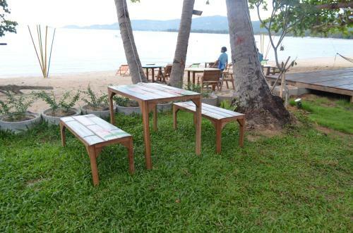 Albergue Think & Retro Cafe Lipa Noi Samui