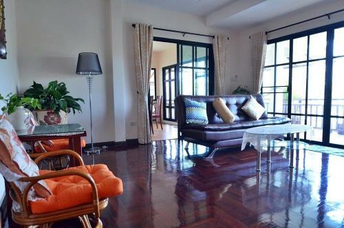 Hostal Rimtalay Angsila Guesthouse